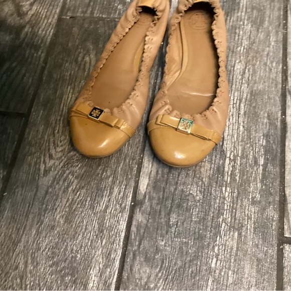 💥PRICE DROP💥 Eddie Bow Flats in Royal Tan - Picture 3 of 8